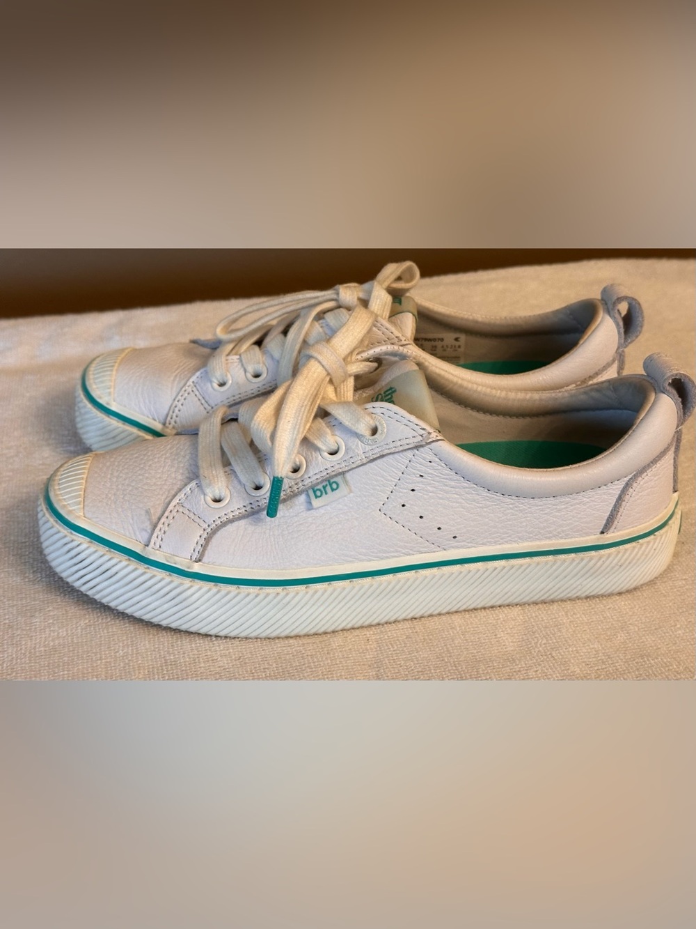 Cariuma x theSkimm BRB White Leather Sneakers Women Size 7
